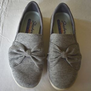 Very comfy Skechers flats with bow
